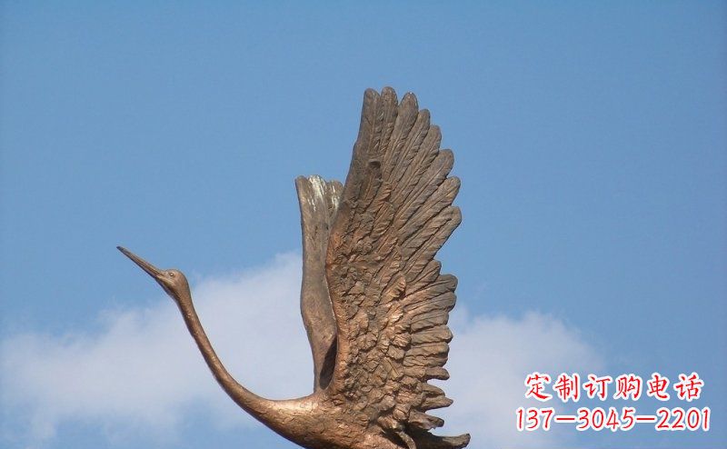 南京展翅高飞的仙鹤动物铜雕