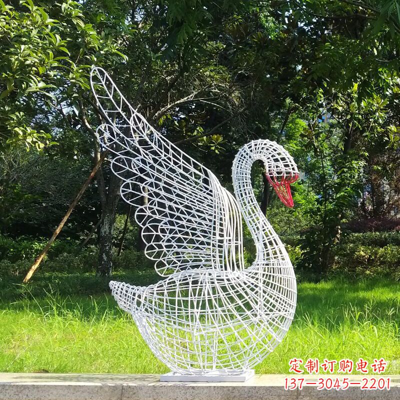 南京展翅款网格天鹅雕塑(嘴部为实体)