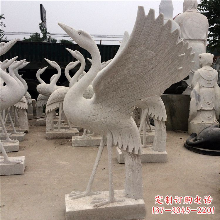 南京展翅欲飞的仙鹤石雕
