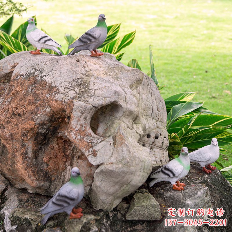 南京众人托着和平鸽雕塑