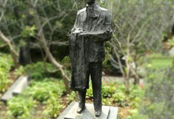 南京徐悲鸿雕塑著名奔马画家公园铜雕像