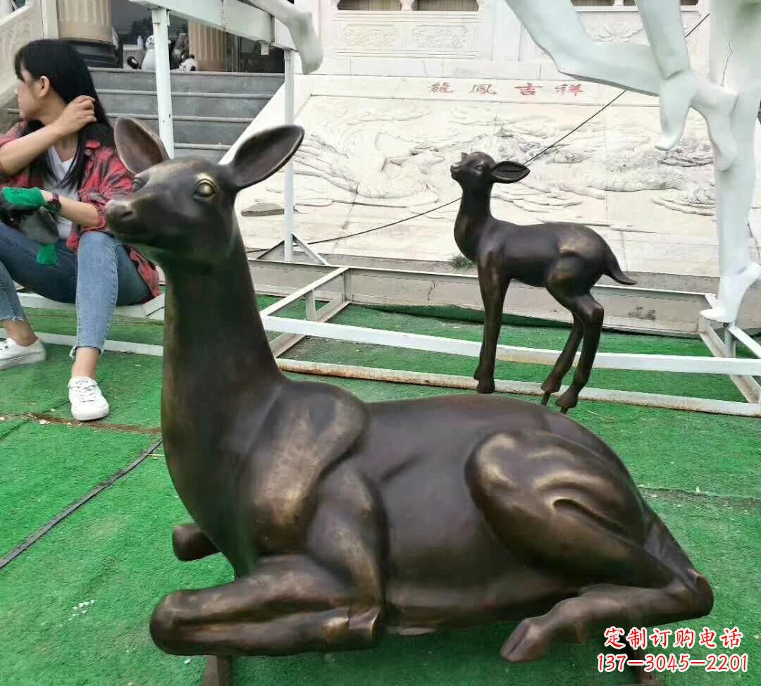 南京铸铜广场动物鹿雕塑
