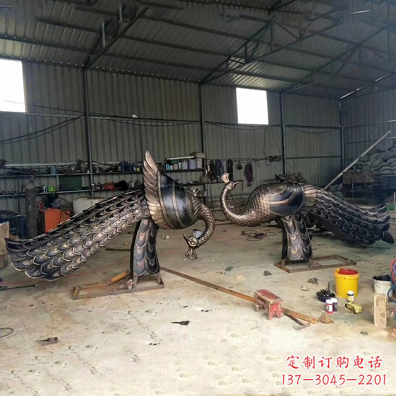 南京铸铜孔雀雕塑
