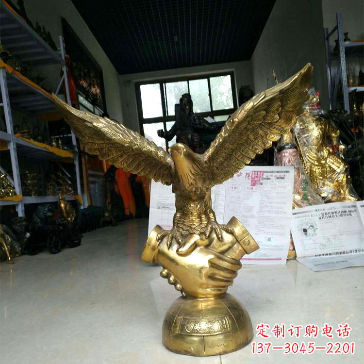 南京铸铜老鹰雕塑大展宏图