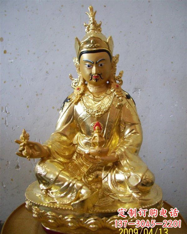 南京铸铜贴金藏佛莲花生大士雕塑