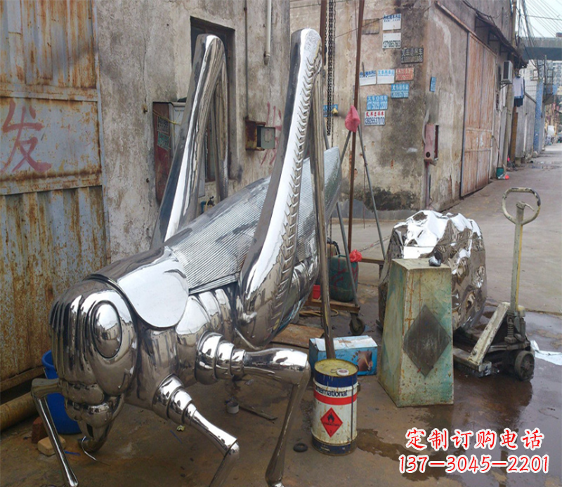 南京不锈钢蚂蚱雕塑