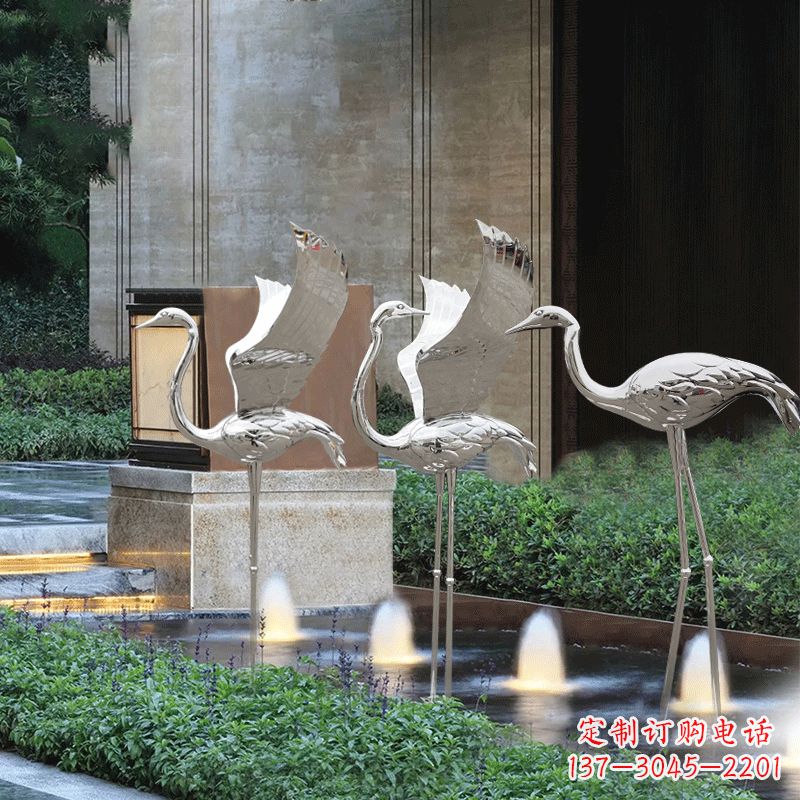 南京鹤雕塑-公园不锈钢镜面喷泉中的鹤雕塑