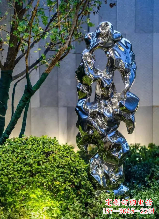 南京太湖石雕塑-园林景观不锈钢镜面抽象太湖石雕塑